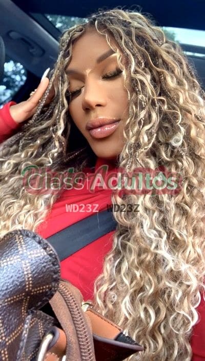 Adria Knowles — travesti em São Paulo