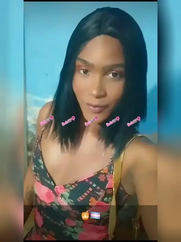 Melzinha — travesti em Penha