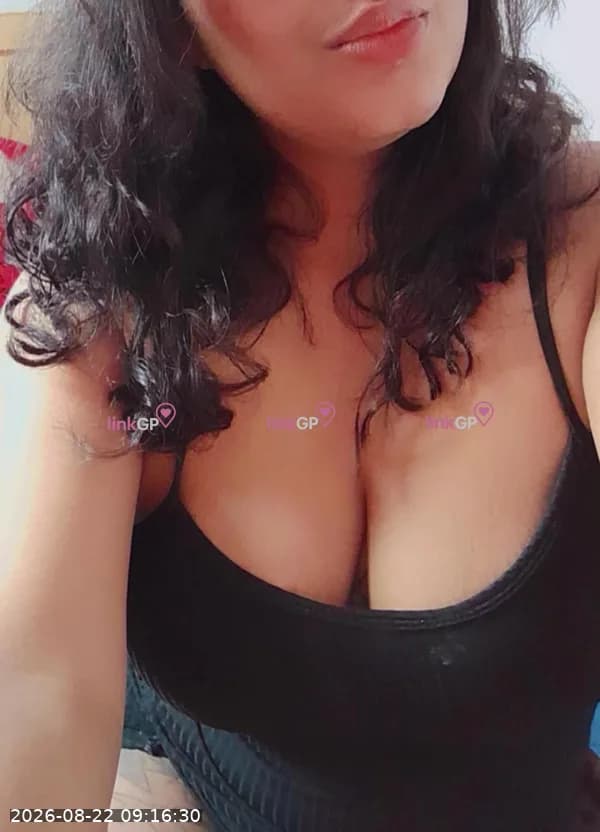 Emmapamela — videochamada erótica e sexting online