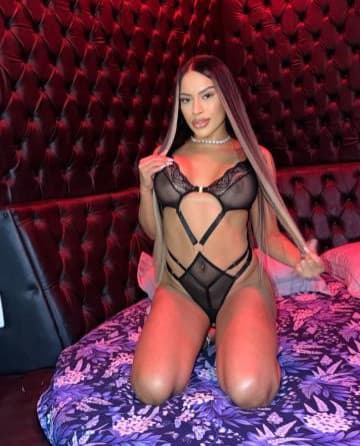 Mirelinha — videochamada erótica e sexting online