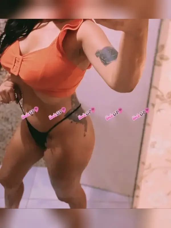 Morenalumiar — videochamada erótica e sexting online