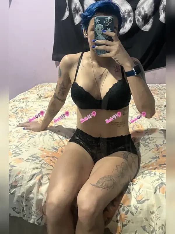 Raaveenaah — videochamada erótica e sexting online