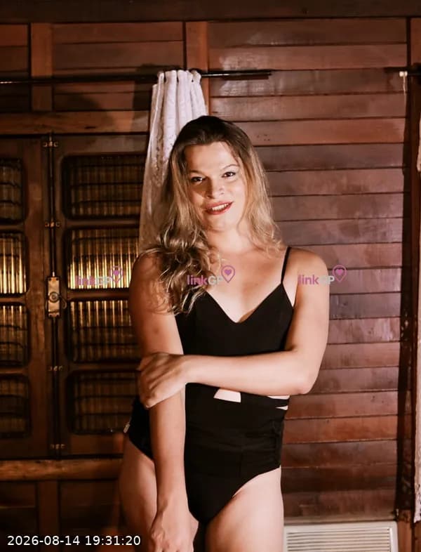 Loira Safada — sexo virtual por videochamada com Travesti